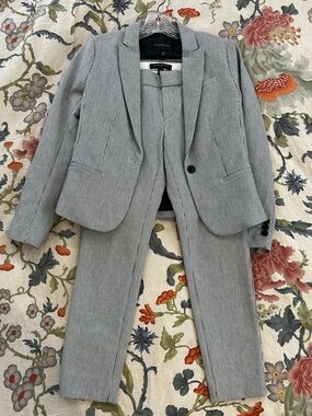 Banana Republic Cotton Blend Navy/White Suit; Sloan Trousers+Classic Fit Blazer